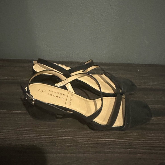 Black low heel sandal - Picture 3 of 8